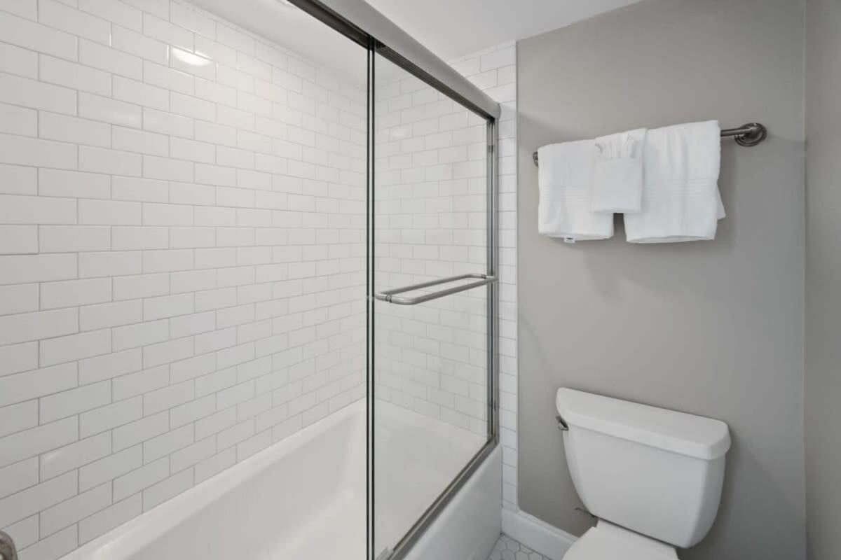 Newly Renovated Condo With Private Balcony! Панама Сити Бийч Екстериор снимка